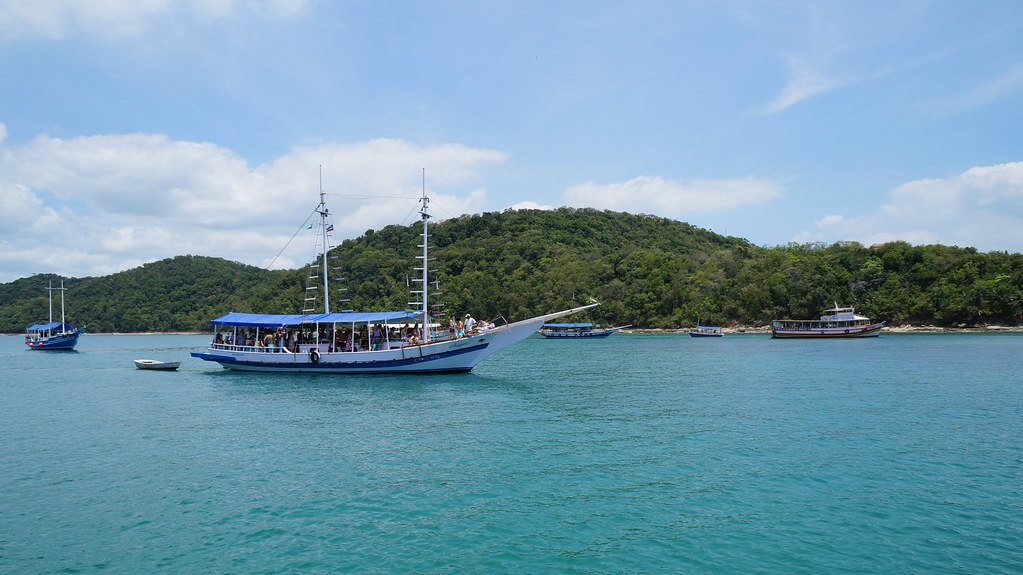 Lancha com Tour na Ilha dos Frades